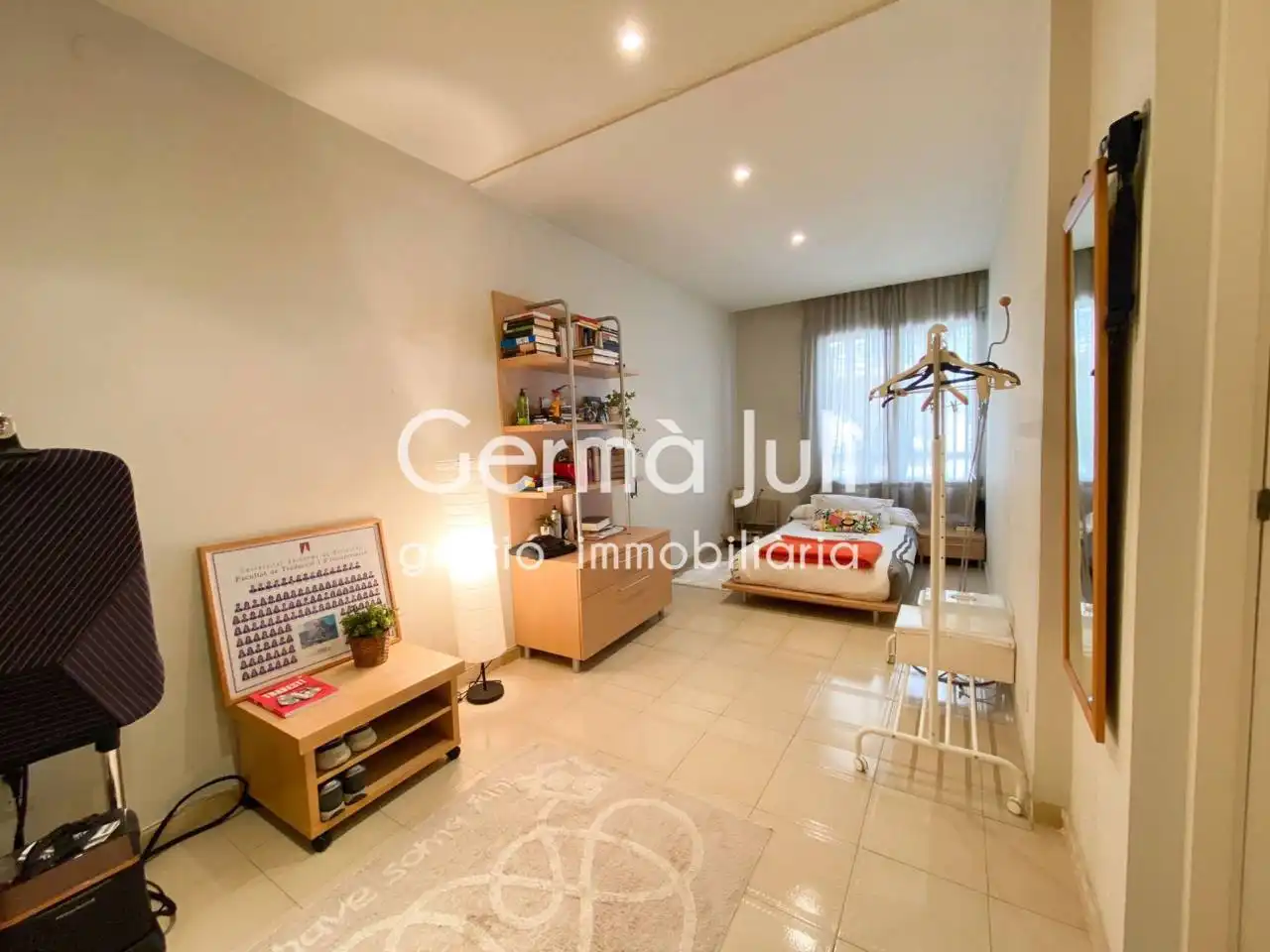 Habitación de Casa adosada en venta en Badalona con Aire acondicionado, Calefacción y Jardín privado