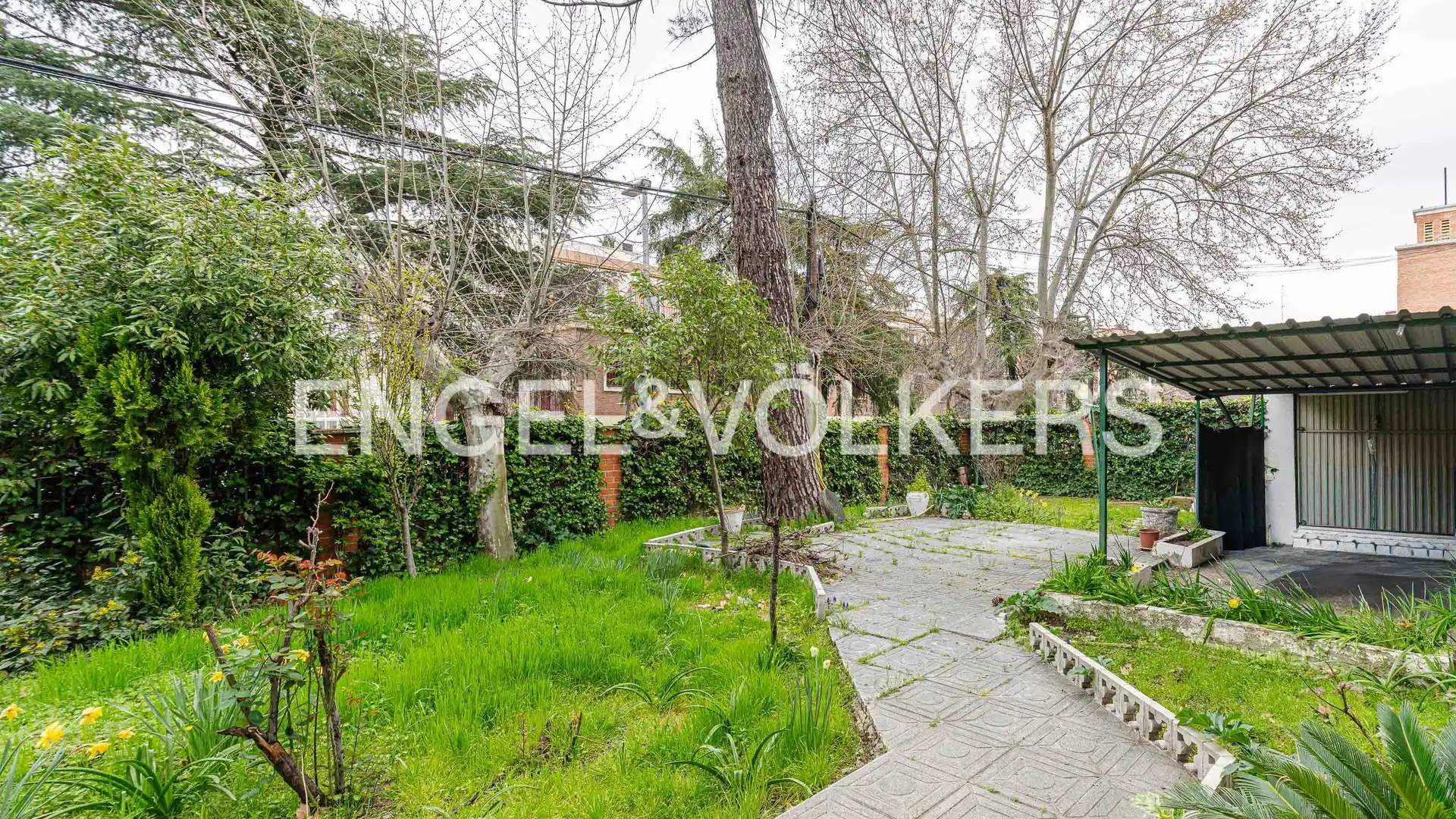 Garden of Single-family semi-detached for sale in  Madrid Capital  with Air Conditioner, Heating and Private garden