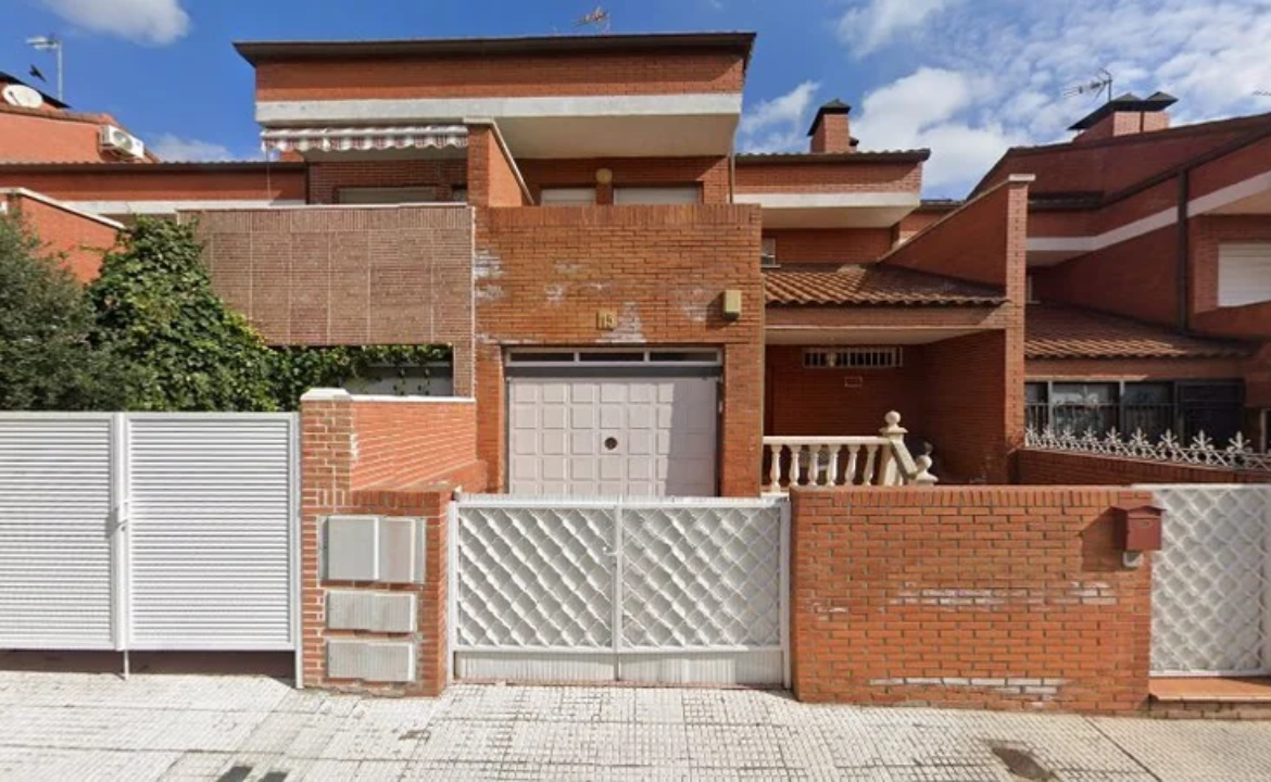 Vista exterior de Casa o xalet en venda en Seseña amb Jardí privat