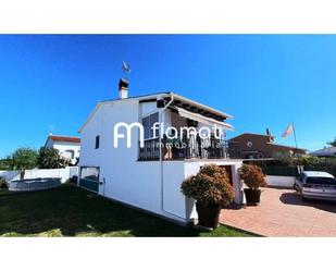 Vista exterior de Casa o xalet en venda en Creixell amb Aire condicionat, Calefacció i Jardí privat
