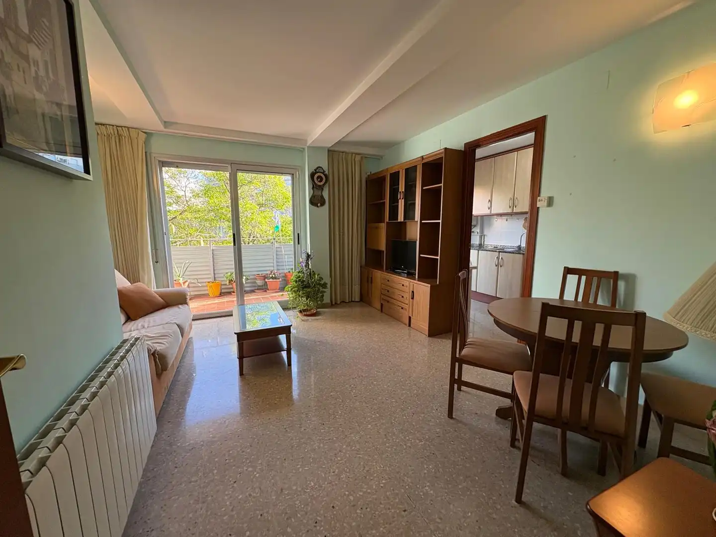 Sala de estar de Piso en venta en Barcelona con Calefacción, Jardín privado y Amueblado