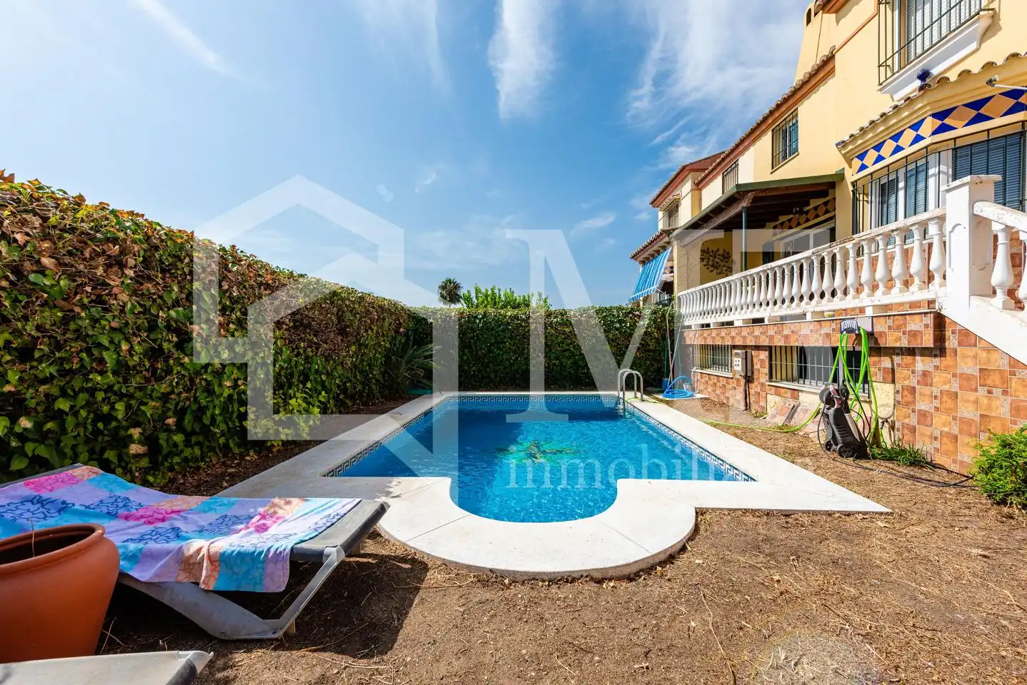 Piscina de Casa adosada en venda en Vélez-Málaga amb Aire condicionat, Jardí privat i Terrassa