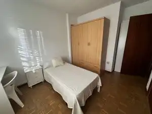 Habitación de Estudio de alquiler en Alcalá de Henares con Calefacción, Jardín privado y Amueblado