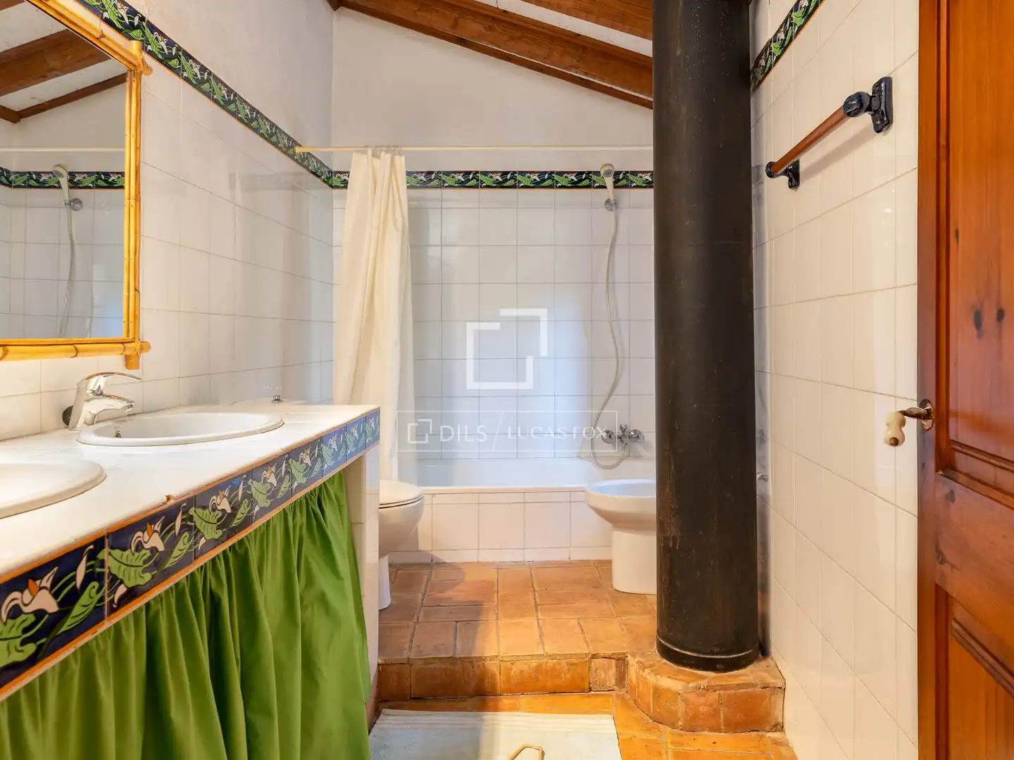 Baño de Finca rústica en venta en Bàscara con Aire acondicionado, Calefacción y Jardín privado