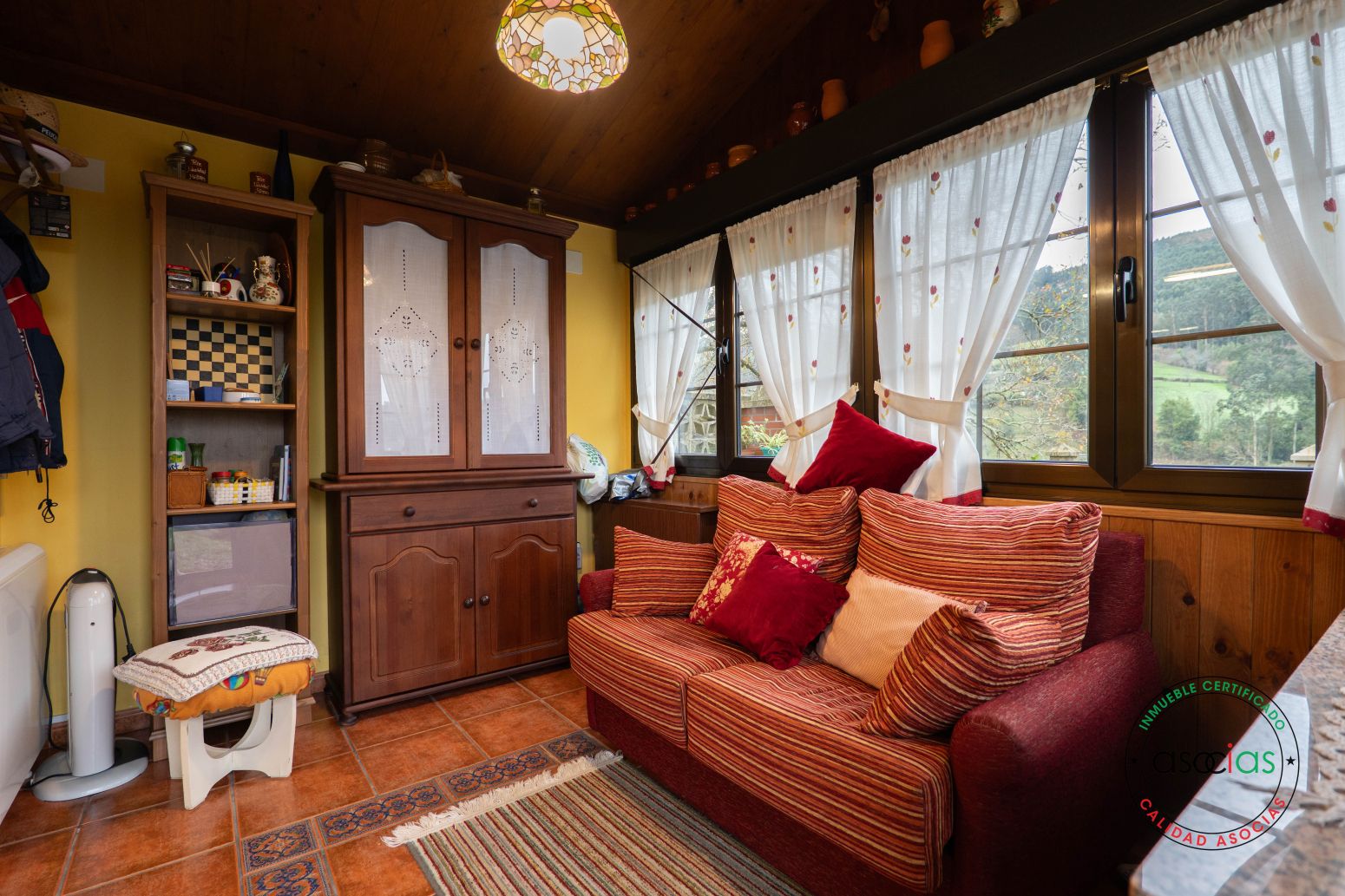 Sala d'estar de Casa o xalet en venda en Villaviciosa amb Calefacció, Terrassa i Moblat