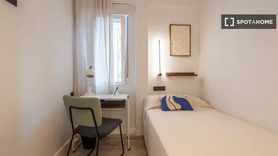 Habitación de Piso de alquiler en Valencia con Aire acondicionado, Calefacción y Amueblado