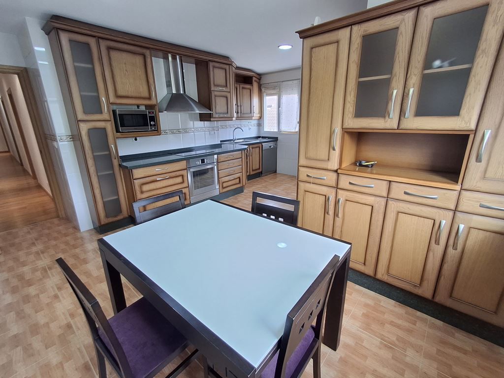 Cocina de Piso en venta en La Roda con Calefacción, Terraza y Trastero