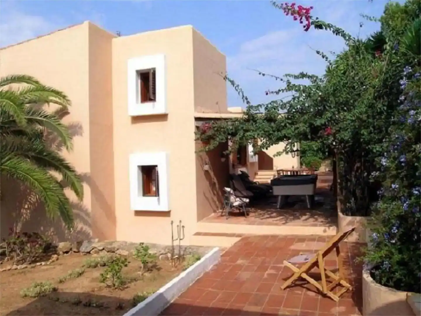 Vista exterior de Casa o xalet de lloguer en Santa Eulària des Riu amb Aire condicionat i Piscina
