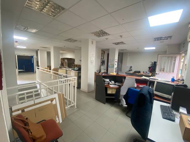 Local comercial en Alquiler en Calle de la Virgen de Aránzazu en Tres Olivos - Valverde