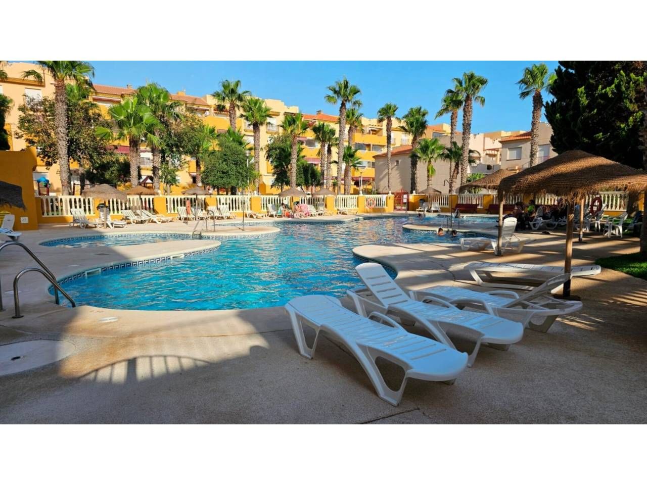 Piscina de Pis en venda en El Ejido amb Terrassa i Piscina comunitària