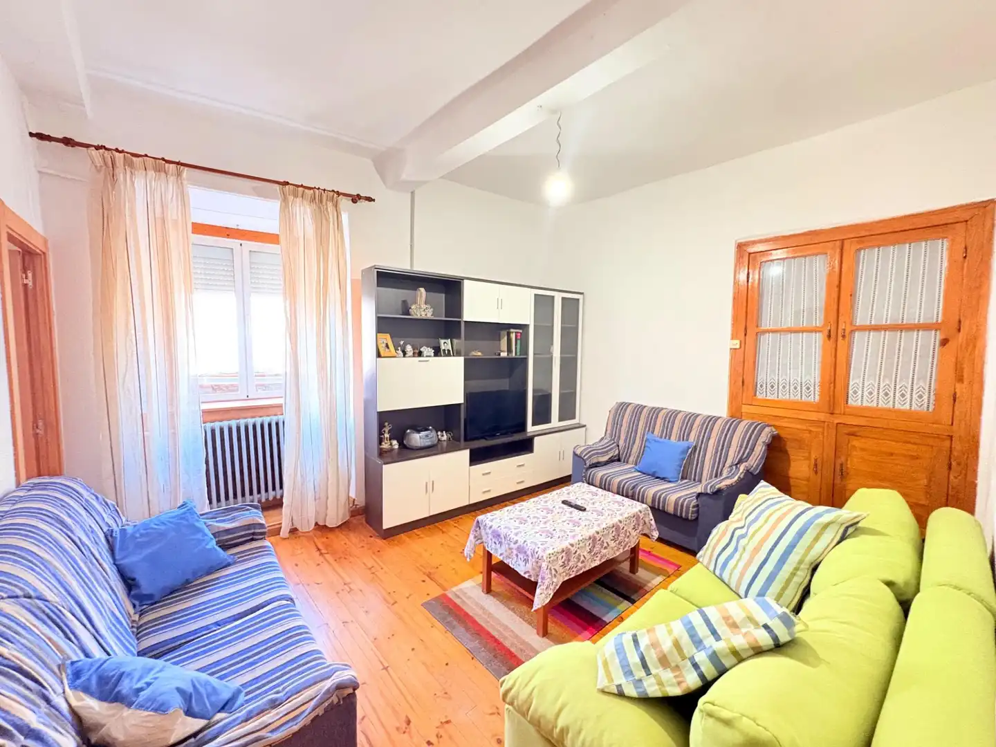 Sala de estar de Casa o chalet de alquiler en Villafranca del Bierzo con Calefacción y Amueblado