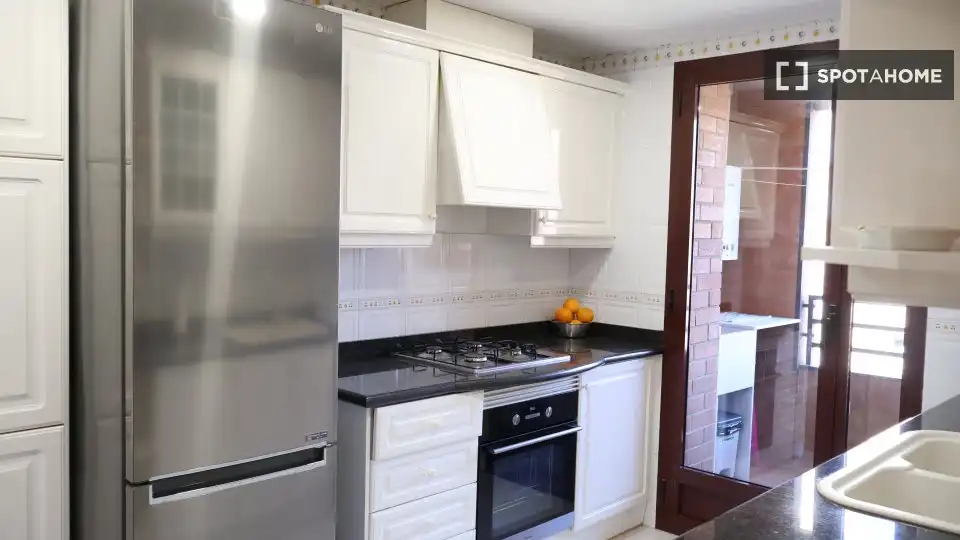 Kitchen of Flat for rent in Valencia  with Air Conditioner, Heating and Furnished