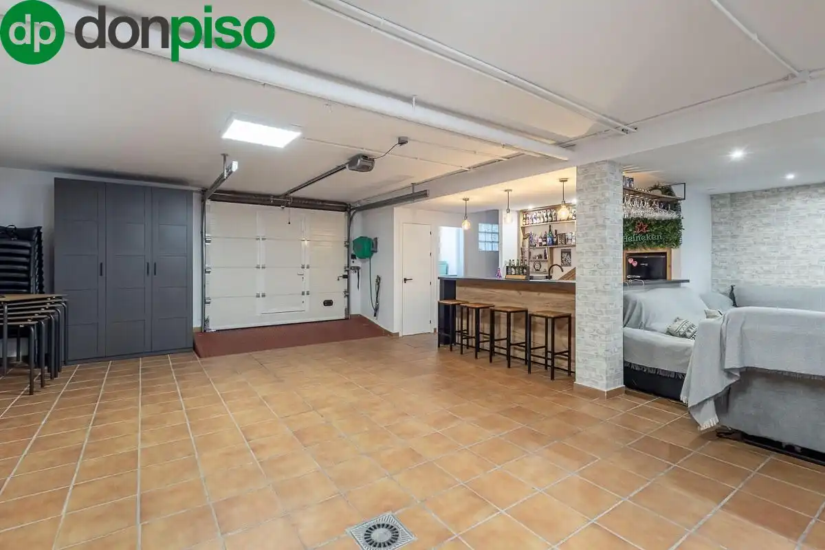 Casa adosada en venta en Churriana de la Vega con Aire acondicionado, Jardín privado y Terraza