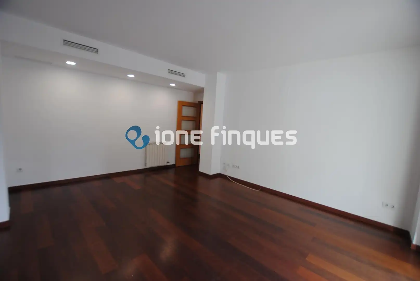 Wohnzimmer von Wohnung zum Verkauf in Sant Cugat del Vallès mit Heizung, Privatgarten und Terrasse