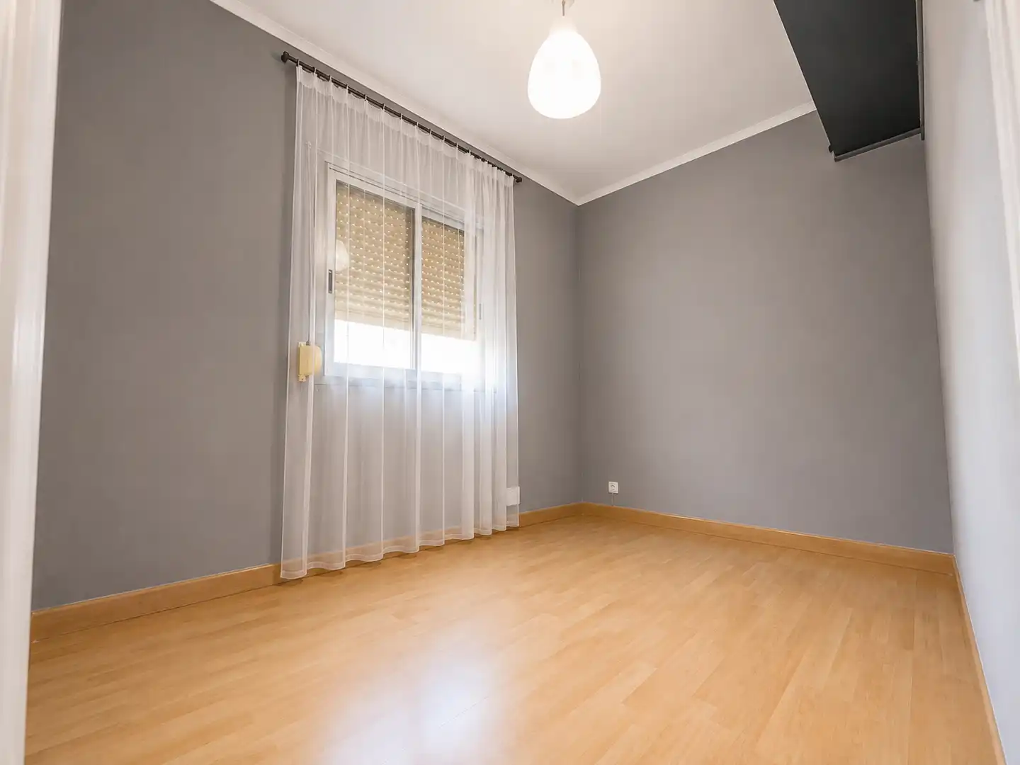 Dormitori de Pis en venda en Santa Coloma de Gramenet amb Aire condicionat, Parquet i Balcó