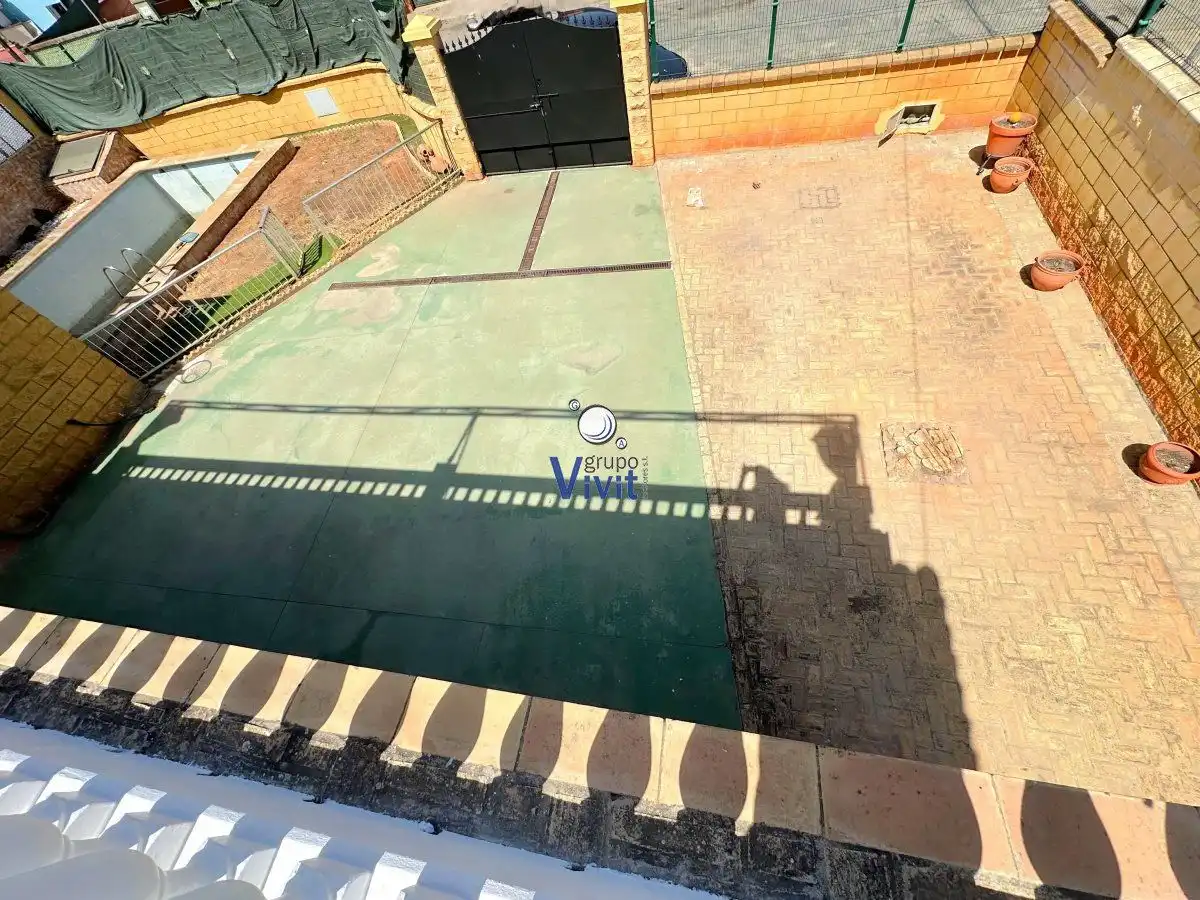 Terrassa de Casa o xalet en venda en Alcalá de Guadaira amb Aire condicionat, Traster i Piscina