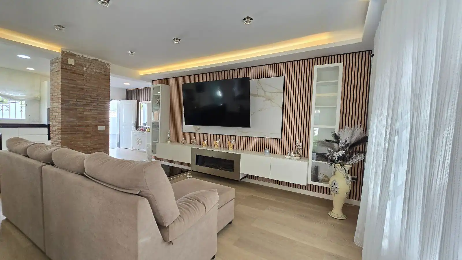 Sala d'estar de Casa o xalet en venda en Torremolinos amb Aire condicionat, Terrassa i Traster