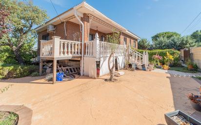 Exterior view of House or chalet for sale in Villa del Prado  with Air Conditioner, Heating and Private garden
