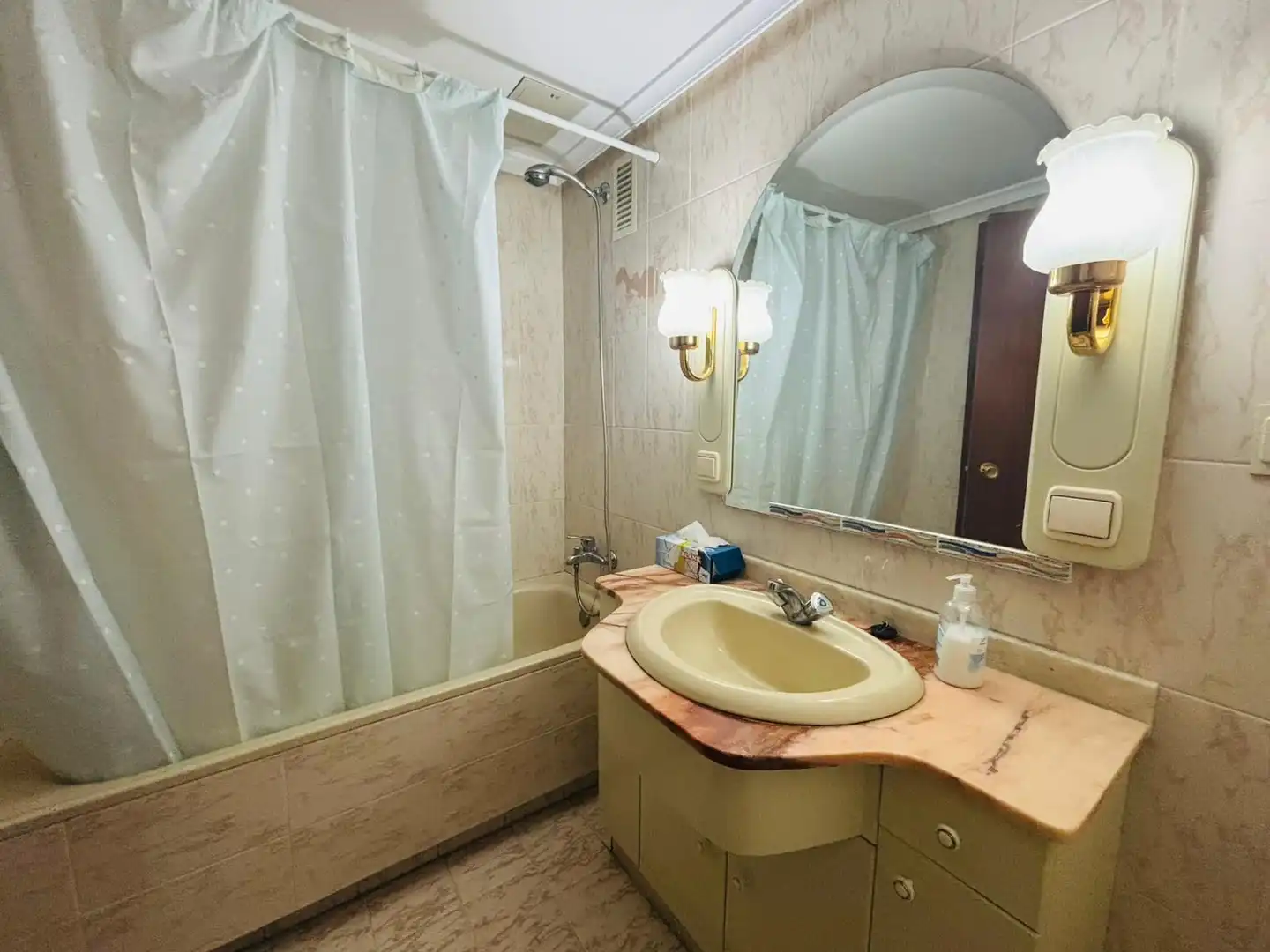 Badezimmer von Wohnung zum Verkauf in Salou mit Möbliert