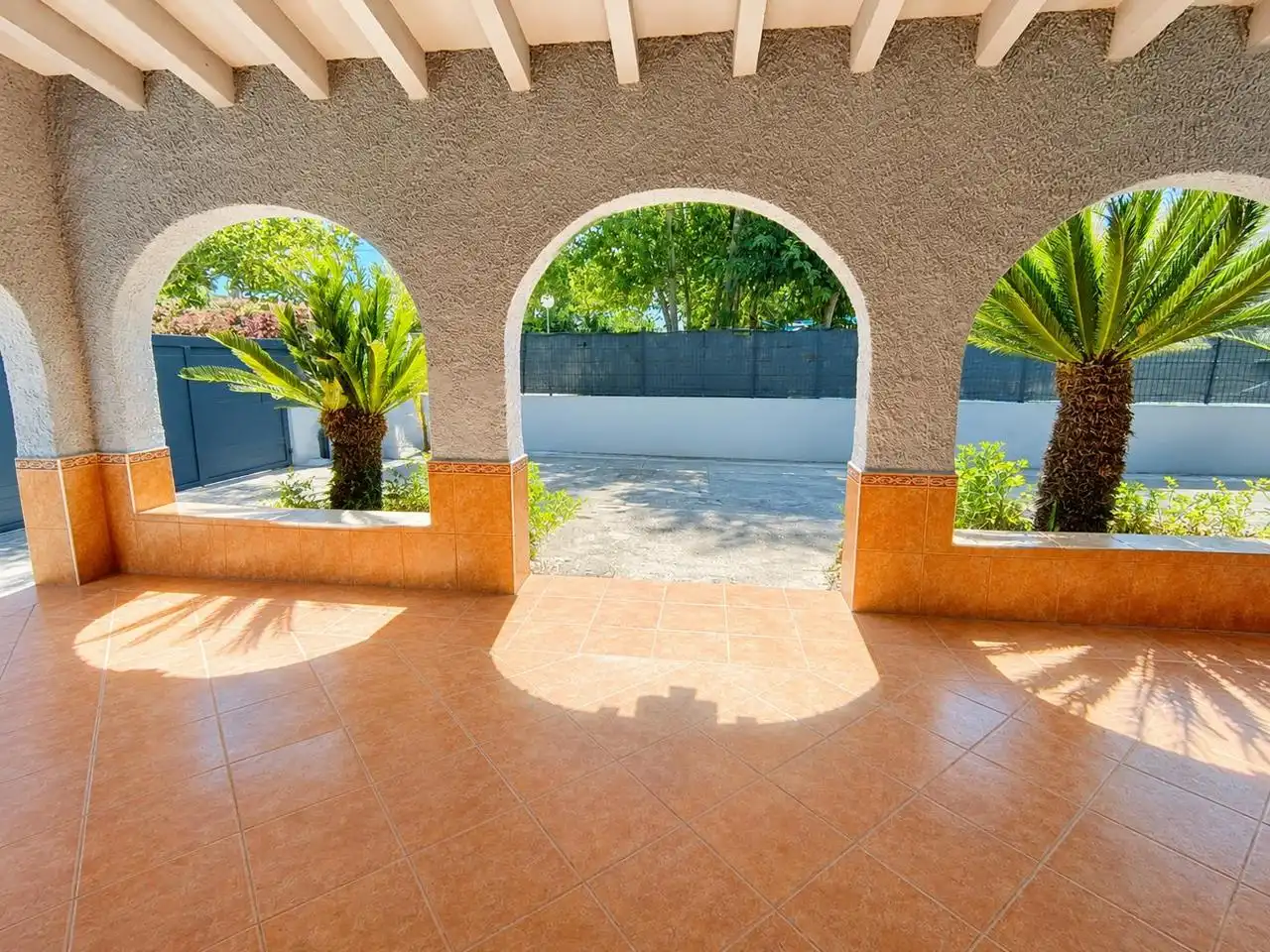 Terrassa de Casa o xalet en venda en Oliva amb Aire condicionat, Jardí privat i Terrassa