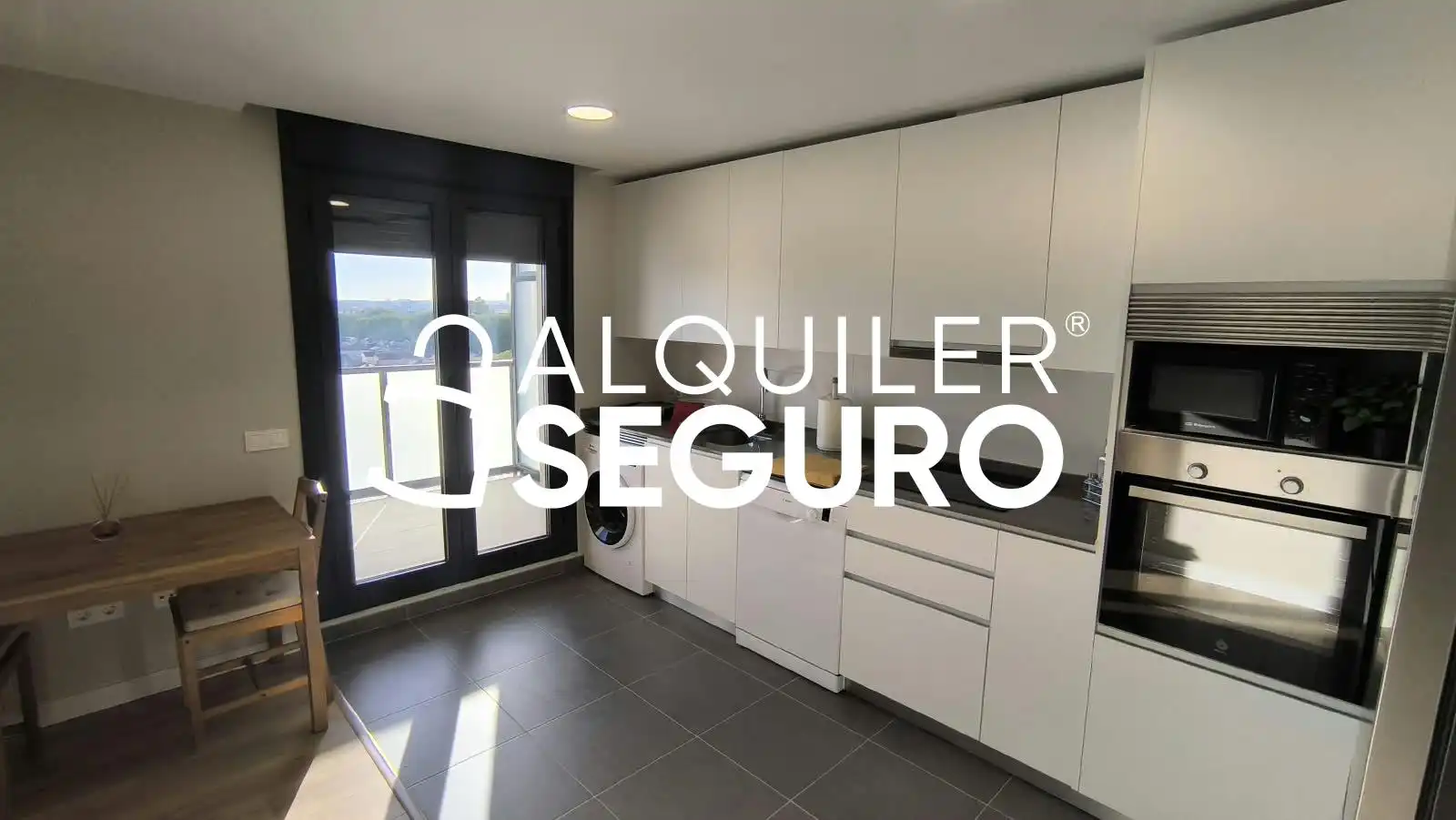 Cocina de Piso de alquiler en Sevilla con Aire acondicionado, Trastero y Piscina