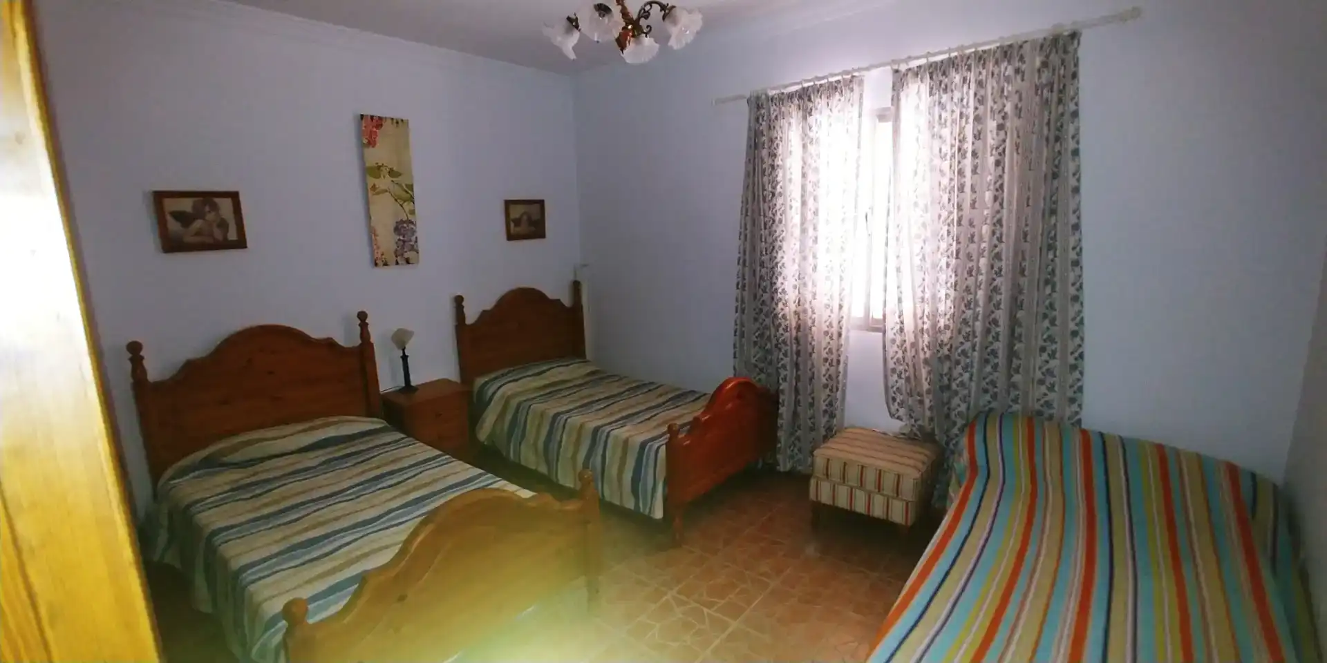 Dormitori de Casa adosada de lloguer en Cuevas del Becerro amb Aire condicionat, Moblat i Rentadora