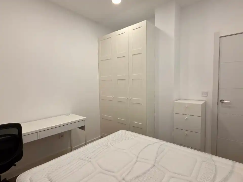 Habitación de Piso de alquiler en Madrid con Calefacción, Amueblado y Horno