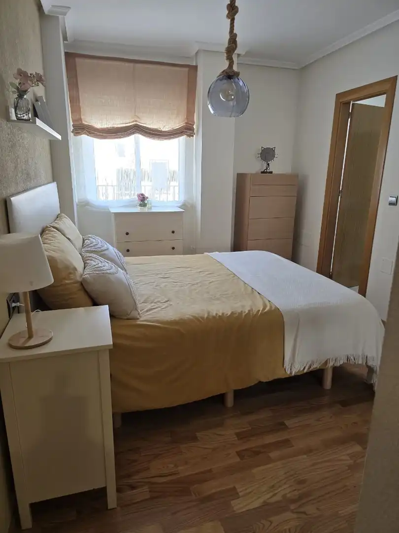 Habitación de Piso de alquiler en Torrevieja con Aire acondicionado, Calefacción y Parquet