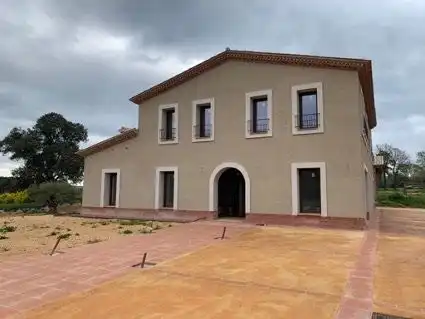 Vista exterior de Edificio en venta en Vidreres