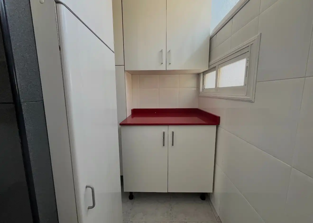 Cuina de Pis en venda en Barcelona amb Forn i Balcó