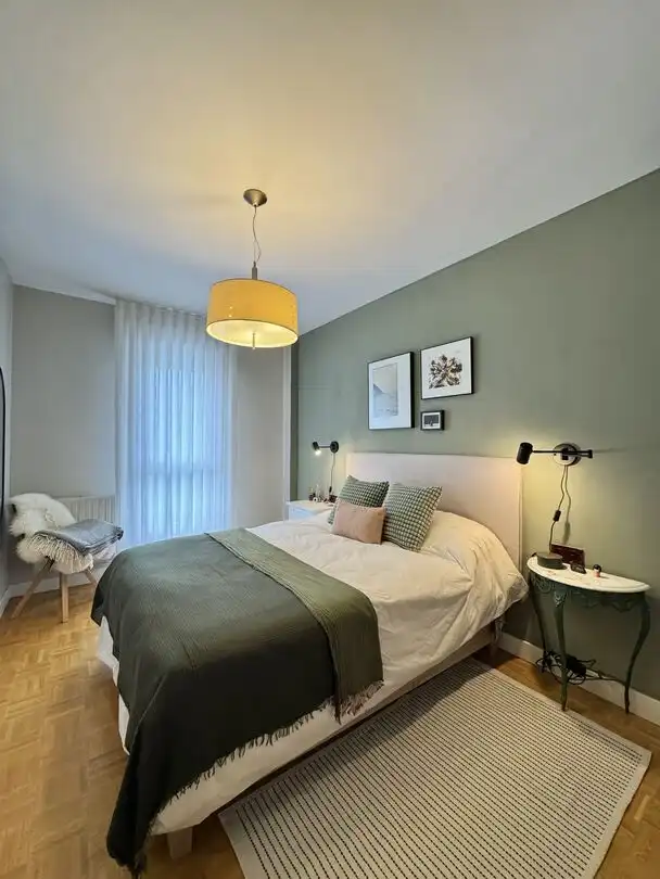 Habitación de Piso en venta en Donostia - San Sebastián  con Calefacción y Balcón