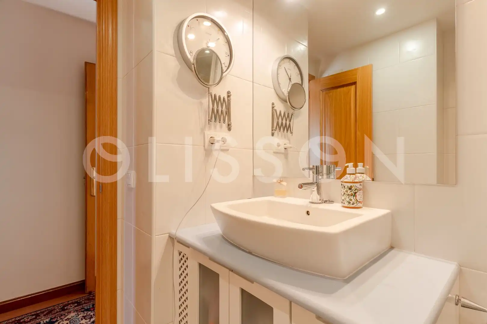 Baño de Piso en venta en Madrid con Calefacción, Terraza y Trastero