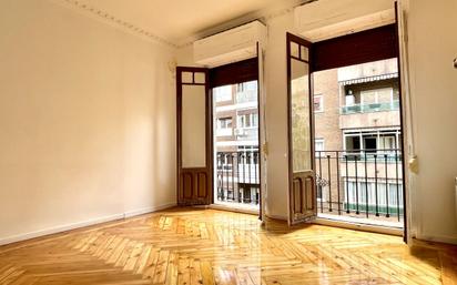 Bedroom of Flat for sale in  Madrid Capital  with Air Conditioner, Heating and Furnished