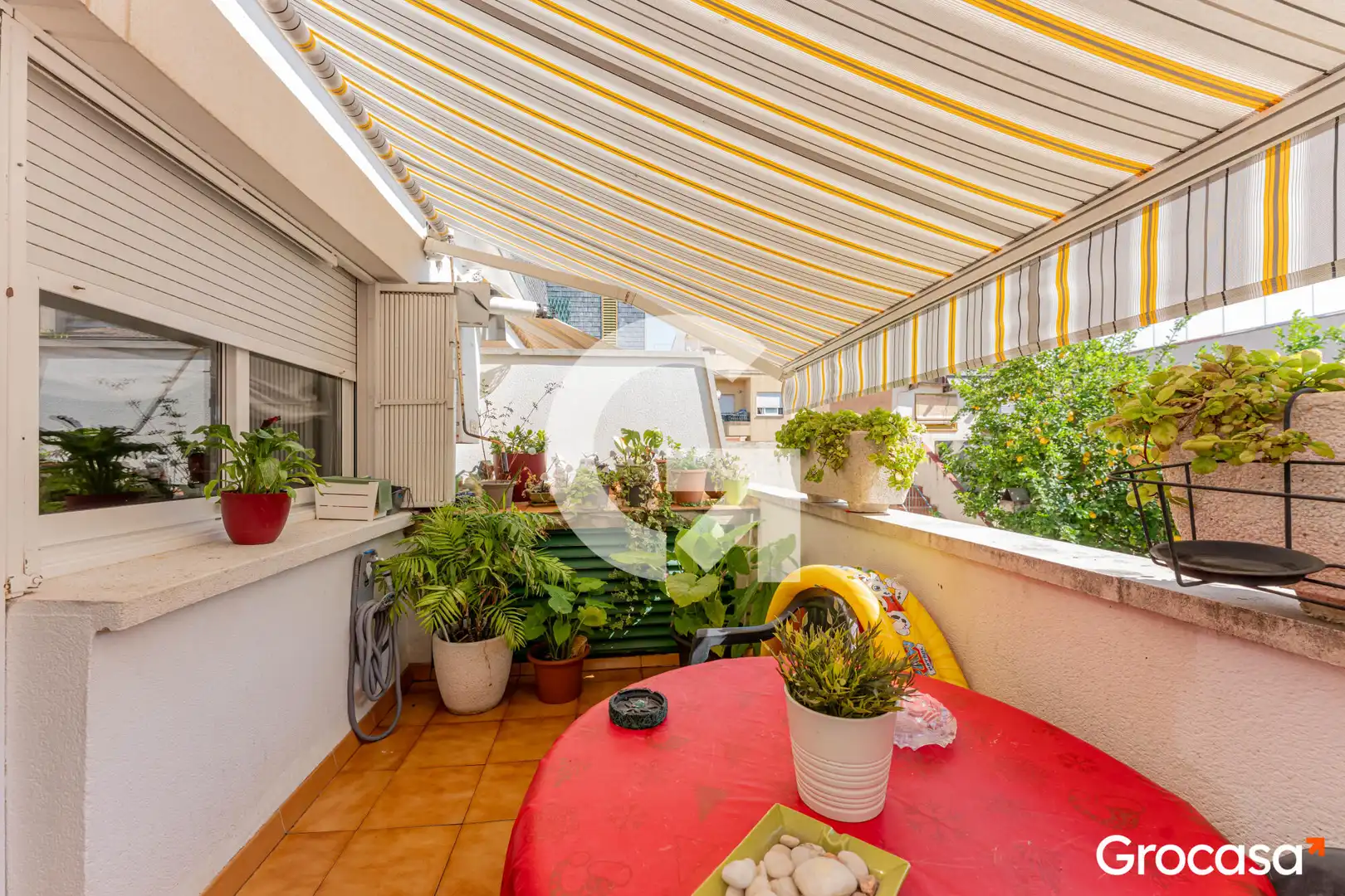 Terrassa de Casa adosada en venda en Cornellà de Llobregat amb Aire condicionat, Calefacció i Terrassa
