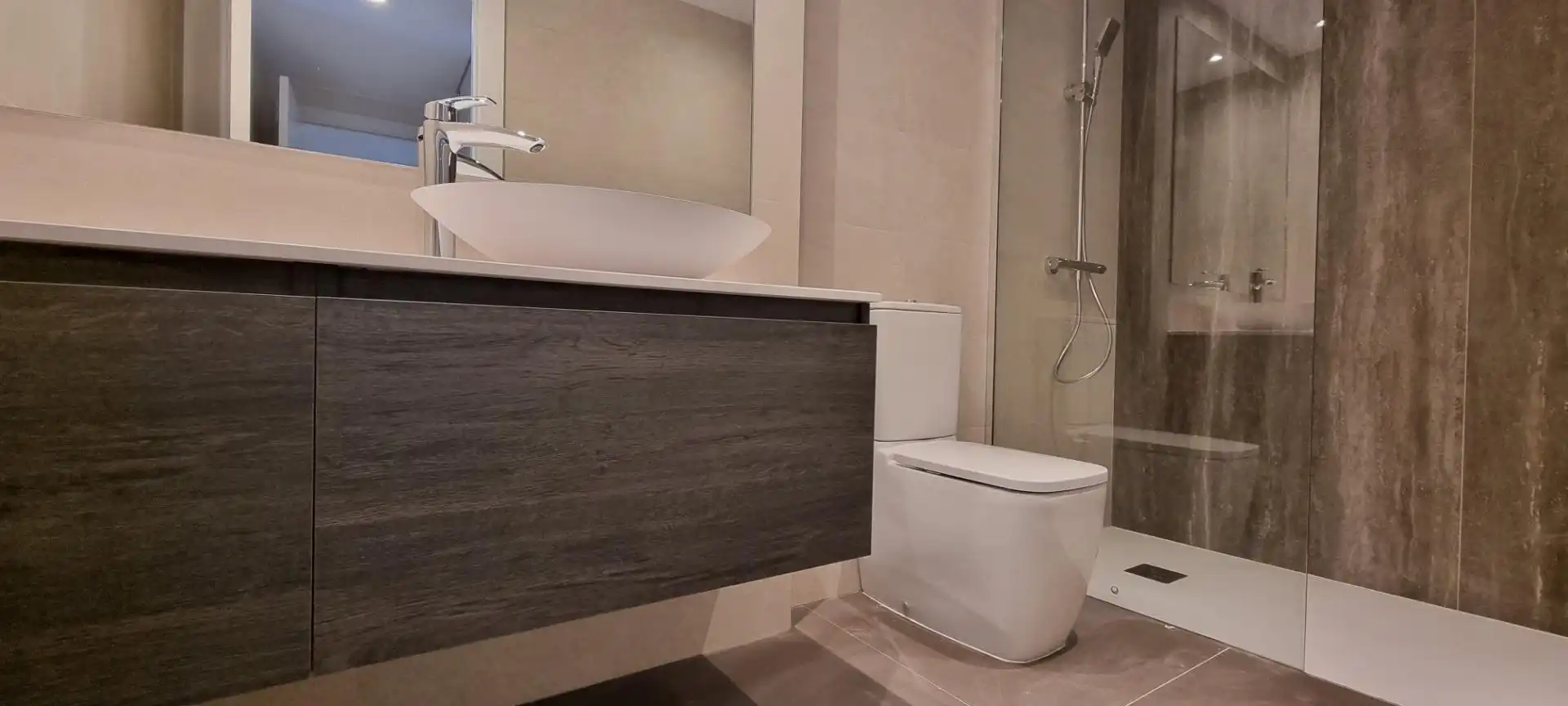 Baño de Piso en venta en Cuarte de Huerva con Aire acondicionado, Calefacción y Jardín privado