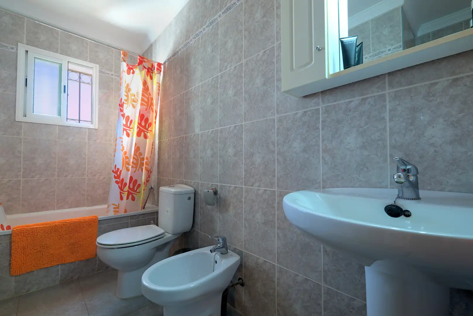 Bathroom of Houses for sale in Vélez-Málaga  with Air Conditioner, Swimming Pool and Furnished