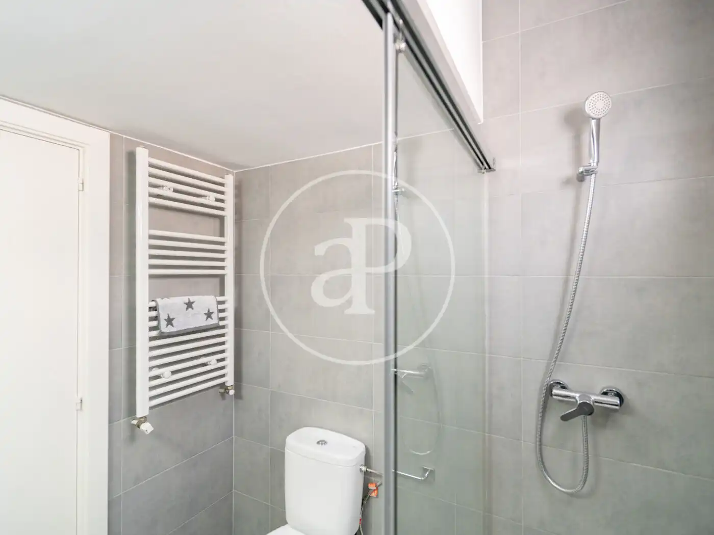 Badezimmer von Dachboden zum Verkauf in L'Hospitalet de Llobregat mit Klimaanlage, Heizung und Terrasse