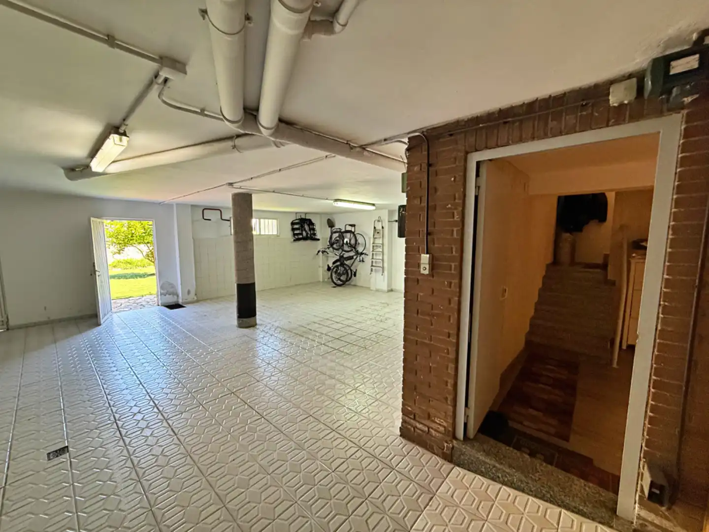 Casa adosada en venta en Oviedo  con Calefacción, Jardín privado y Parquet