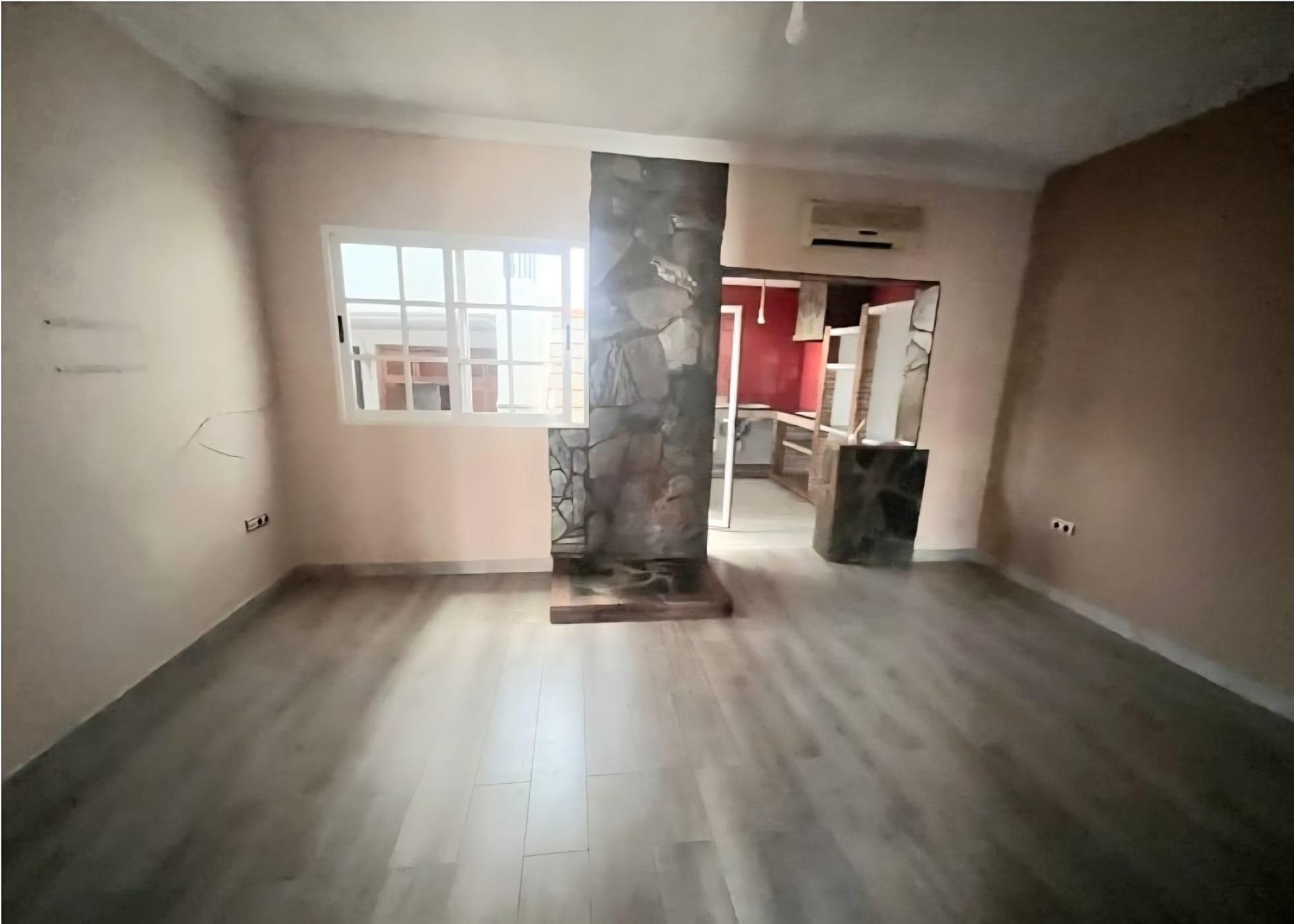 Vista exterior de Casa adosada en venda en Ronda amb Terrassa