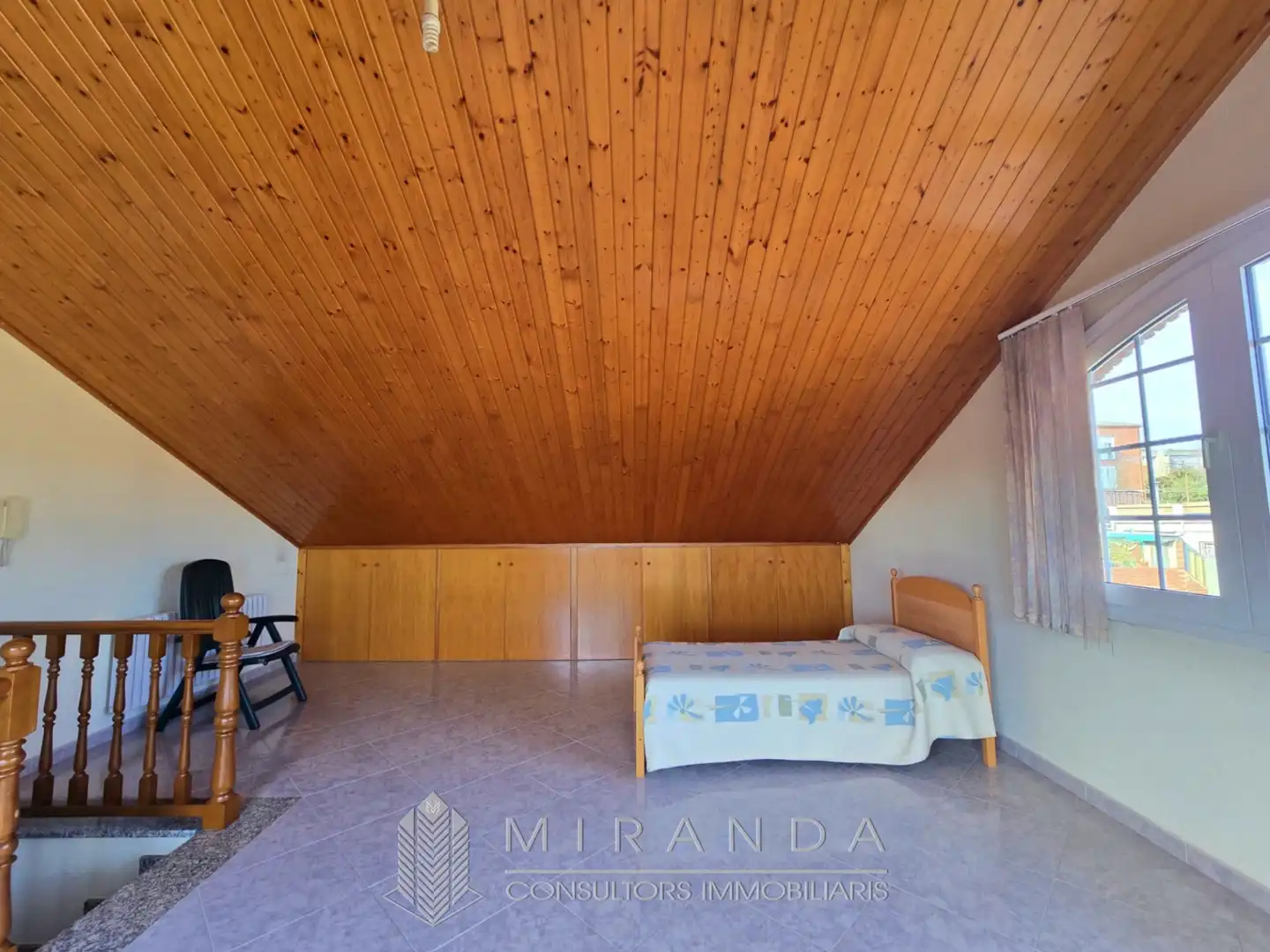 Habitación de Casa adosada en venta en Canovelles con Aire acondicionado, Calefacción y Terraza