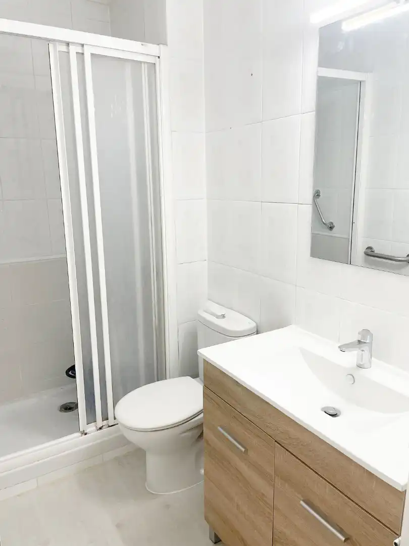 Bathroom of Flat for share in Madrid  with Heating, Furnished and Oven