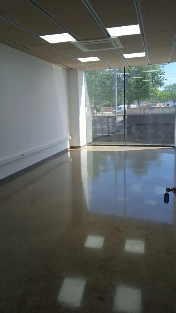 Büro zur Miete in Reus mit Klimaanlage, Heizung und Internet