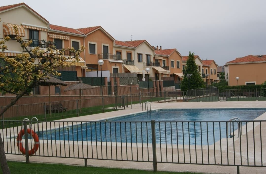 Swimming pool of Single-family semi-detached to rent in Ávila Capital  with Heating, Terrace and Furnished