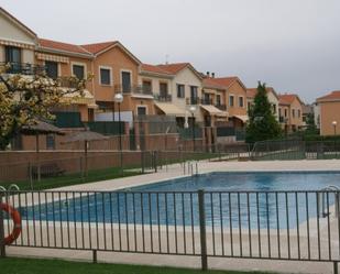 Piscina de Casa adosada de lloguer en Ávila Capital amb Calefacció, Terrassa i Moblat