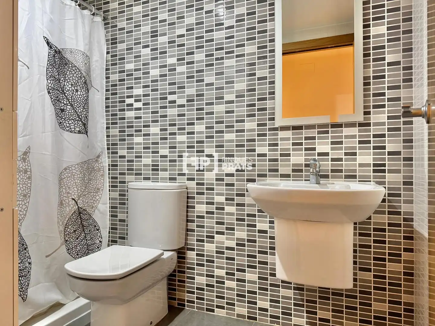 Bathroom of Attic for sale in Rosselló  with Air Conditioner, Heating and Terrace