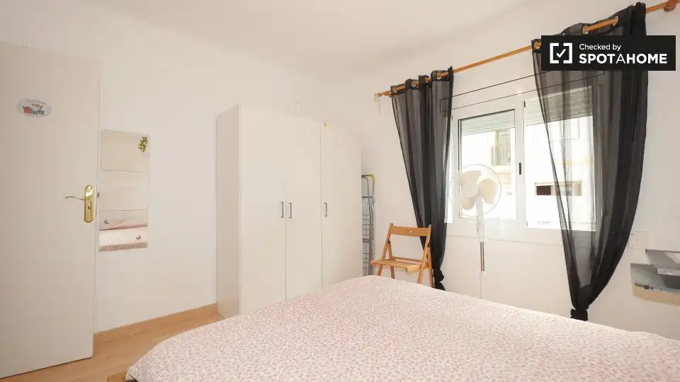 Habitación de Piso para compartir en L'Hospitalet de Llobregat con Aire acondicionado, Calefacción y Amueblado