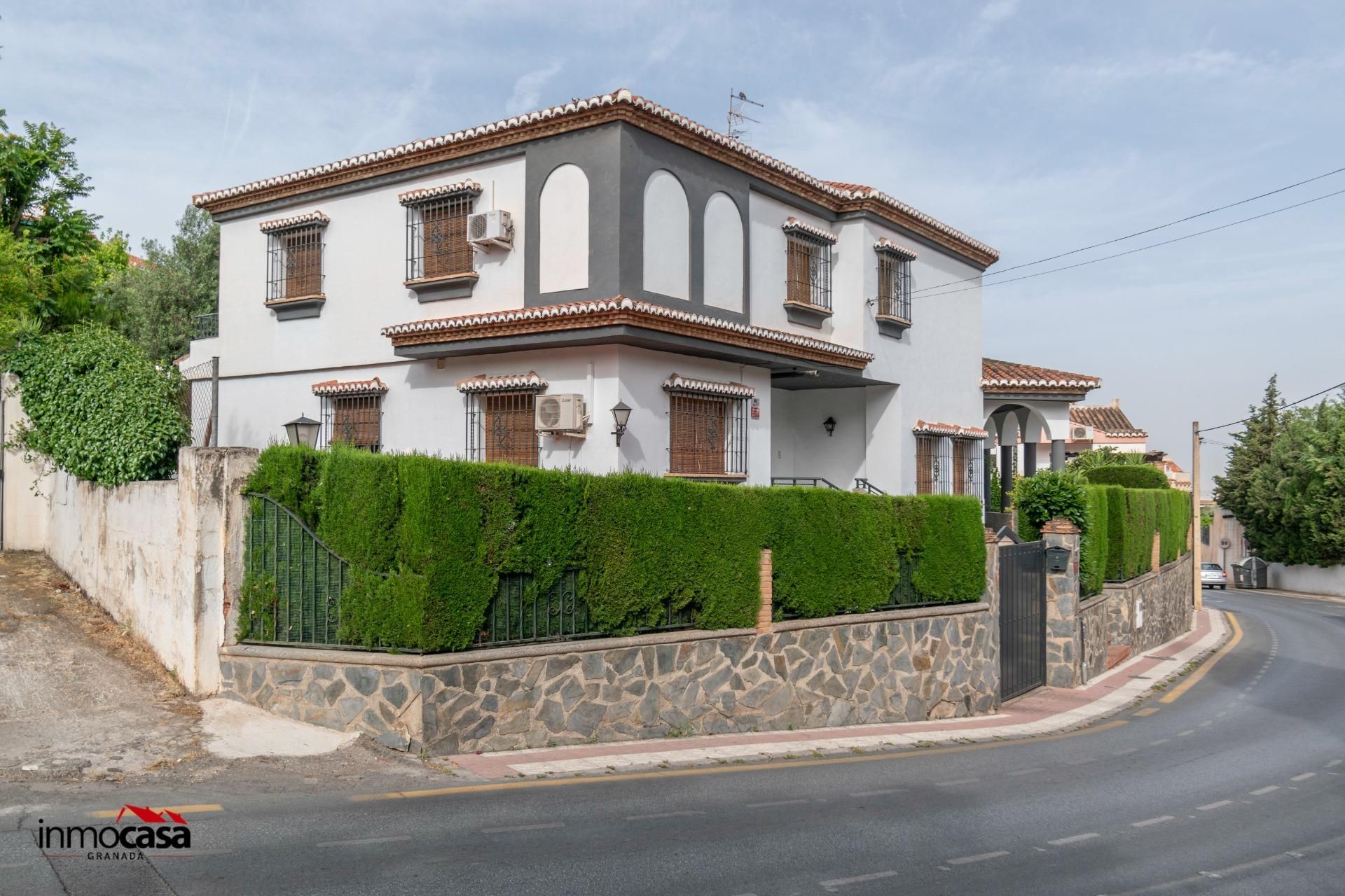 Vista exterior de Casa o xalet en venda en La Zubia amb Aire condicionat, Calefacció i Jardí privat