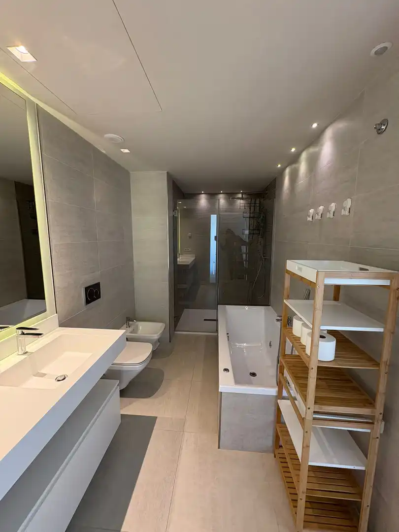 Bathroom of Ground floor for rent in Marbella  with Air Conditioner, Heating and Terrace