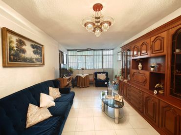 Piso con ascensor en venta en Latina