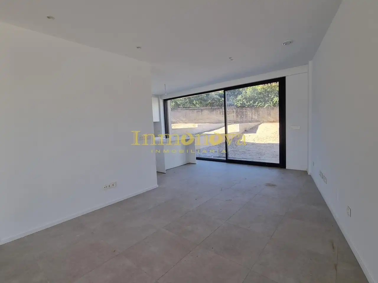 Casa adosada en venta en Nigrán con Calefacción, Jardín privado y Terraza